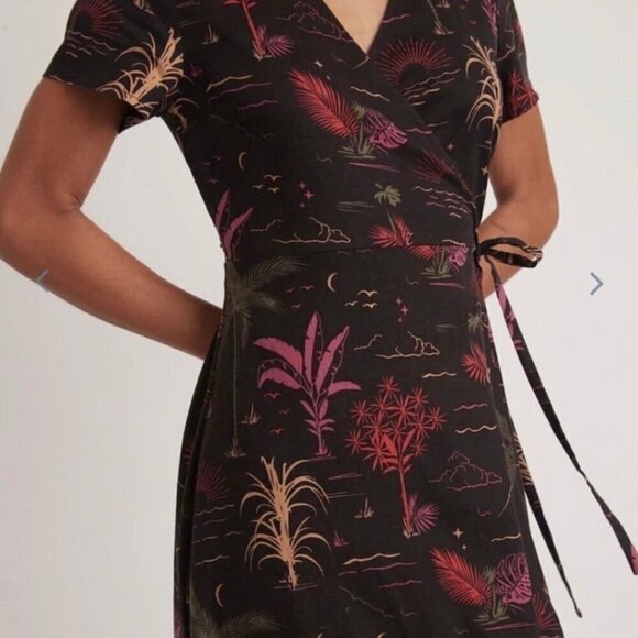 Marine layer Emlyn Midi Wrap Dress inMidnight Palms XS - Picture 3 of 9